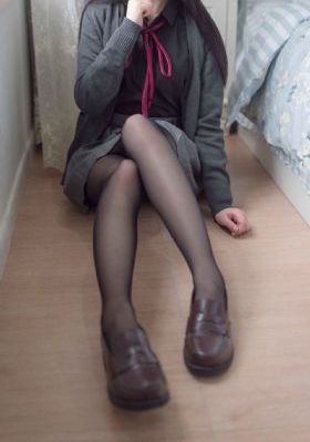 年轻的女教师2中文字_高清免费在线观看